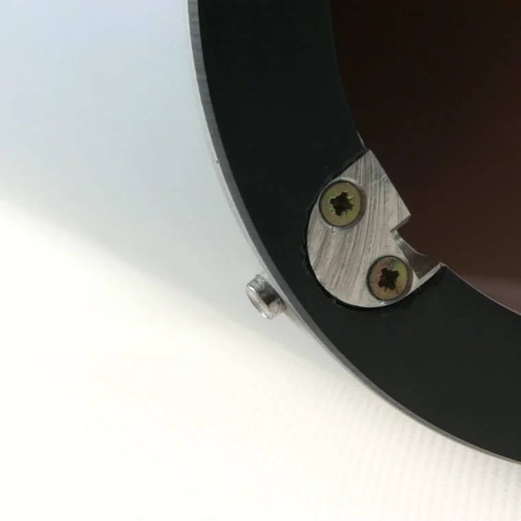 Détail de l’encoche de repérage d’un manchon carbone