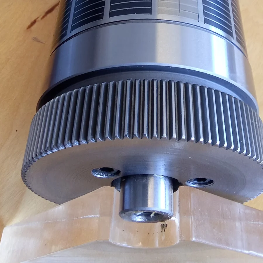 Helical gear ring at the end of a magnetic cylinder