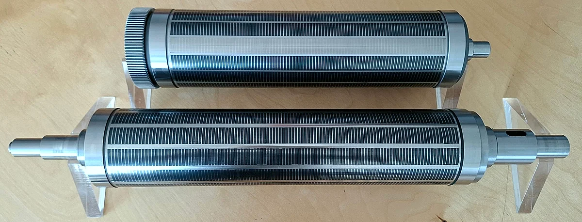 The two types of magnetic cylinder, side by side