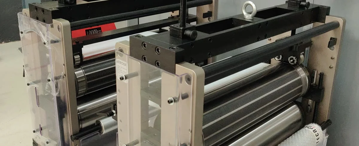 Deux postes de découpe de 550 mm assemblés à l’atelier