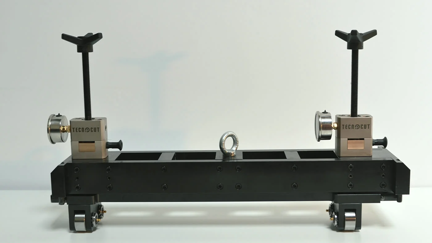 Tecnocut pressure bridge with the two gauges mounted