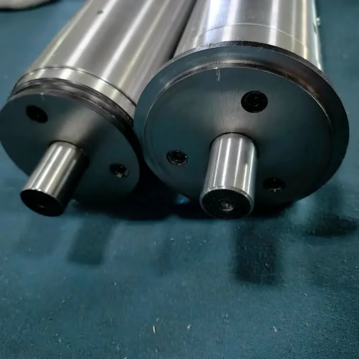 Ends and flanges of the embossing cylinders