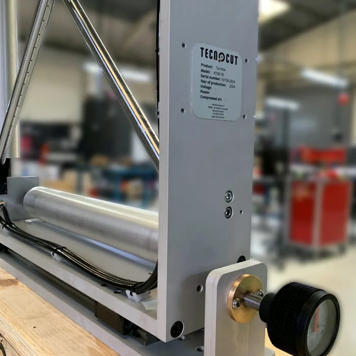 Detail of the plate and the axial adjustment mechanism